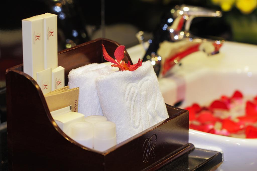 Royal Hotel Saigon Ho Chi Minh City Bagian luar foto